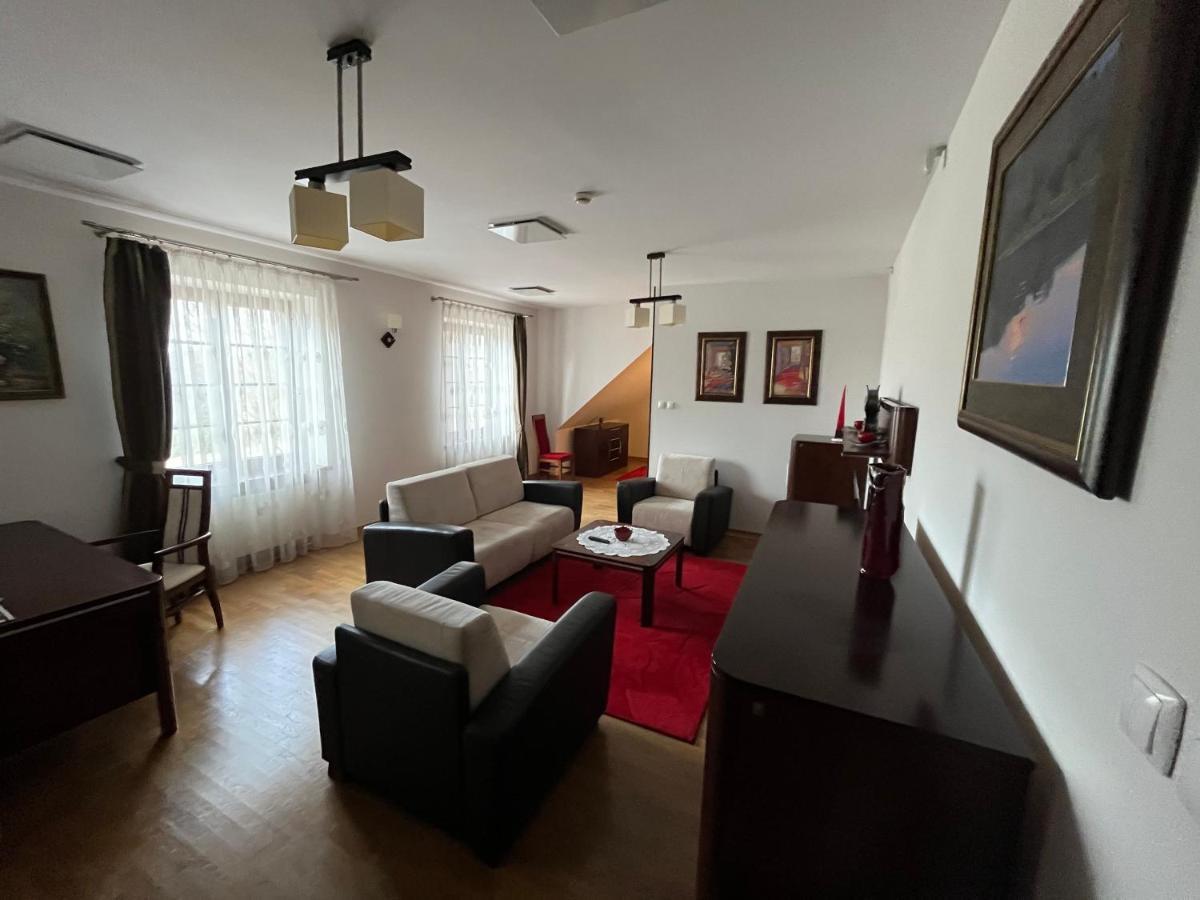 Rezydencja Dwor Polski Bełchatów Екстериор снимка